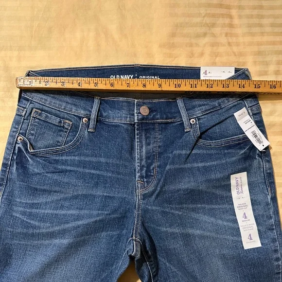 Old Navy flared jeans. Size 4. - Picture 3 of 5